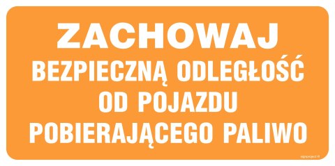 Znak SB012 Zachowaj bezpieczną odległość od pojazdu pobierającego paliwo, 400x200 mm, FN - Folia samoprzylepna